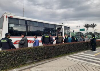 Controles de seguridad en la Autopista Norte para frenar robos en buses intermunicipales