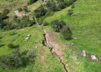 Daño en la red de aducción de 24″ de la planta de tratamiento de agua potable regional, en Cogua
