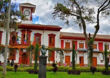 Pacho celebra 421 años entre historia, hierro, naranjas y buen humor