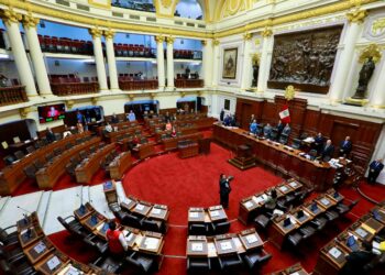 Perú sumido en una nueva crisis: el congreso destituyó a la presidenta Dina Boluarte 