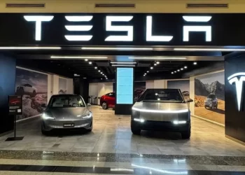 “Le doy la bienvenida a Elon Musk, creo que ha comprendido el potencial colombiano”: Petro tras el anuncio de la entrada de Tesla al país