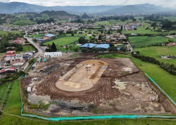 Ministra del deporte revisa avances en la construcción del patinódromo de Cogua 