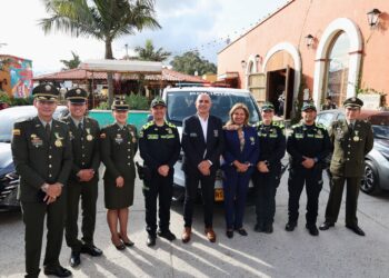 Alcaldía de Cajicá entregó tres nuevos vehículos a la Policía Nacional para reforzar sus labores