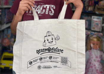 “Desembólsate”, la estrategia para reducir los plásticos de un solo uso llega a diez municipios de Cundinamarca