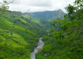 La CAR y la Alcaldía de Pacho firmaron convenio para la protección de microcuencas abastecedoras