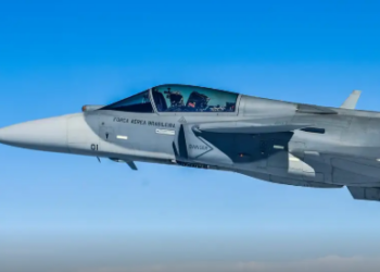 Brasil alcanza hito histórico con la presentación de su primer avión de combate supersónico