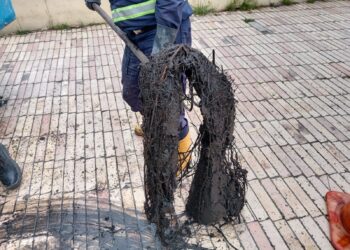 Restablecen servicio de alcantarillado tras labores de limpieza por taponamientos de residuos en Zipaquirá