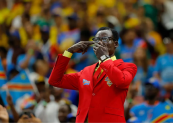 ¿Quién es el hincha que permanecia inmovil durante los partidos de la República del Congo? 