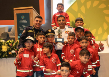 Alcalde de Tabio recibe premio nacional por el impacto social y ambiental del programa infantil Ecobomberitos