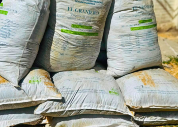 Convierten vegetación retirada de las lagunas en fertilizantes para 50 familias agricultoras de Pacho