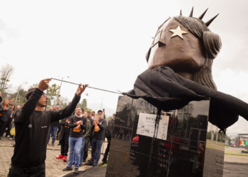 La Rockera, escultura que conmemora los 30 años de Rock al Parque 